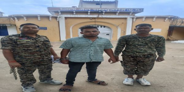 बलरामपुर : 92 किलो गांजा बरामदगी मामले में एक और आरोपित गिरफ्तार, घटना में प्रयुक्त ऑटो वाहन भी जब्त