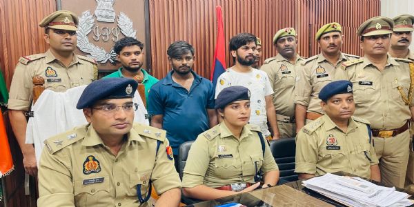 पुलिस मुठभेड़ में तीन लुटेरे गिरफ्तार