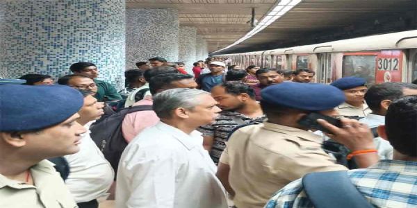 चांदनी चौक स्टेशन पर मेट्रो में आग, सुरक्षित निकाले गए यात्री