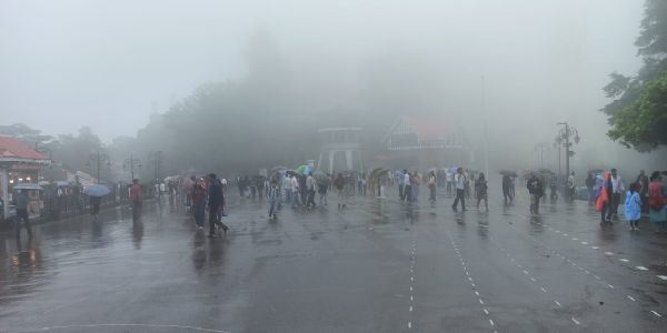 हिमाचल में मानसून का कहर जारी, रामपुर में बादल फटा और मनाली में ब्यास नदी उफान पर, 301 सड़कें बंद