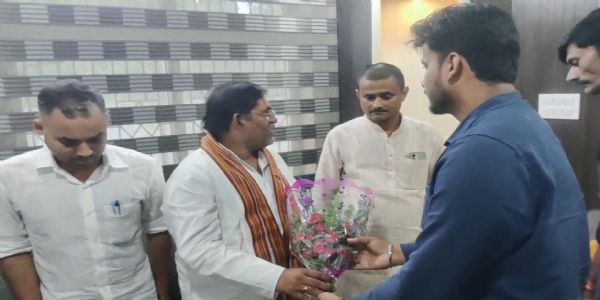 मंत्री हरी सहनी पहुंचे अररिया,कार्यकर्ताओं ने किया स्वागत,तेजस्वी पर साधा निशाना