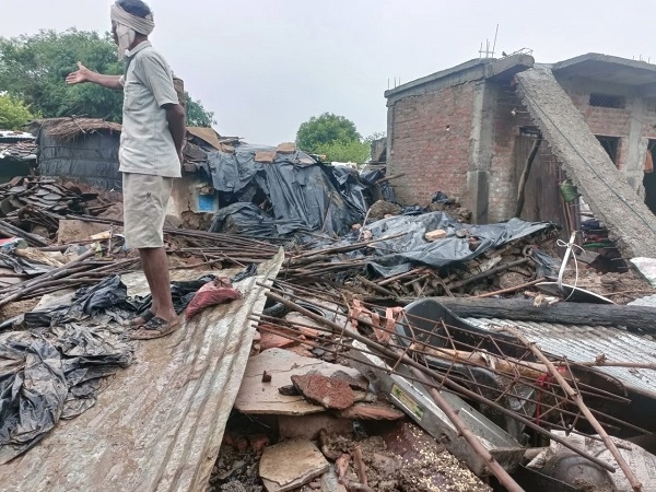 शिवपुरी : सिंध नदी की बाढ़ में कई घर व मकान धराशायी, कलेक्टर ने राहत कार्यों की स्थिति का लिया जायजा