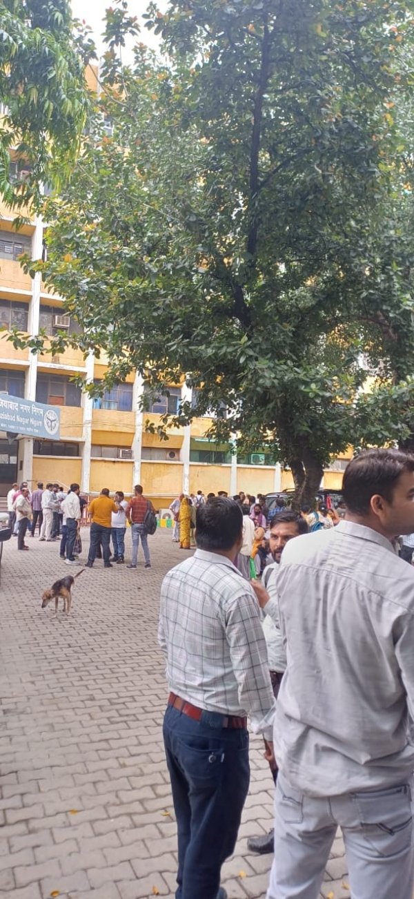 करंट उतरने से निगम कार्यालय में अफरा-तफरी का माहौल