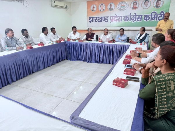 कांग्रेस विधायक दल की बैठक में मौजूद विधायक
