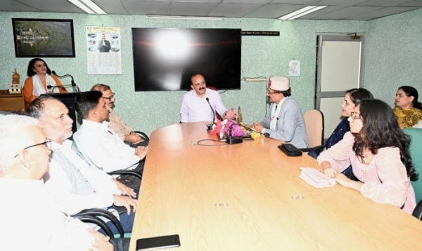 वरिष्ठ संपादक डॉ. राजेश शर्मा सूचना एवं जन संपर्क विभाग से सेवानिवृत्त के दाैरान
