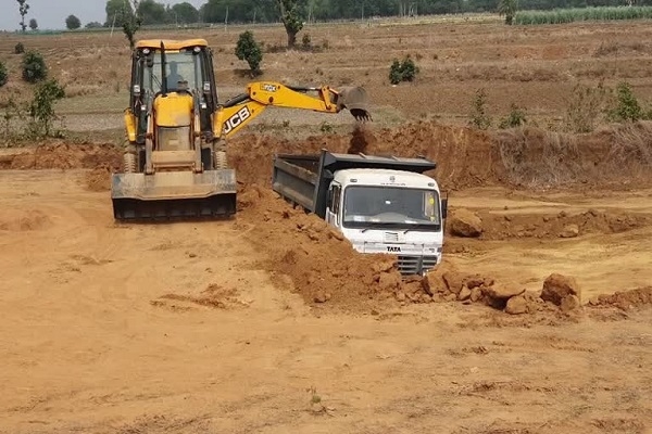 खुलेआम अवैध उत्खनन का शिकार हो रही नगरीय व ग्रामीण सीमाएं