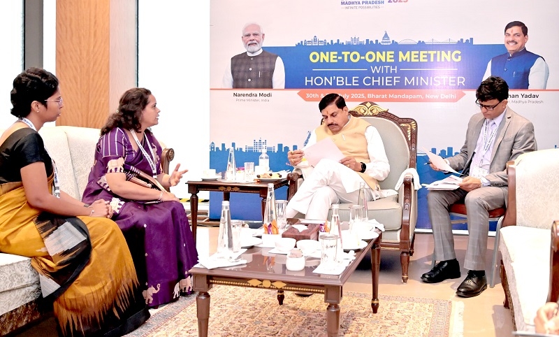 दिल्ली में बीएसएल ग्लोबल आउटरीच समिट-2025 में संबोधित करते हुए मुख्यमंत्री मोहन यादव