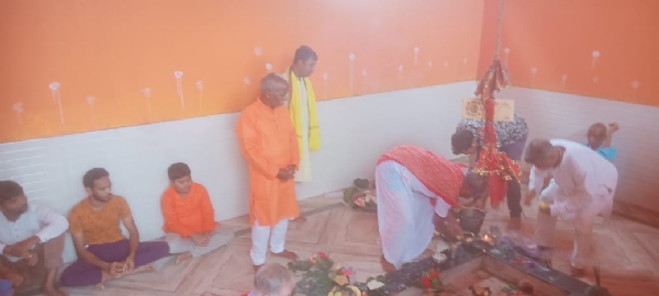कर्रा में धूमधाम से हुई माता शीतला की पूजा-अर्चना