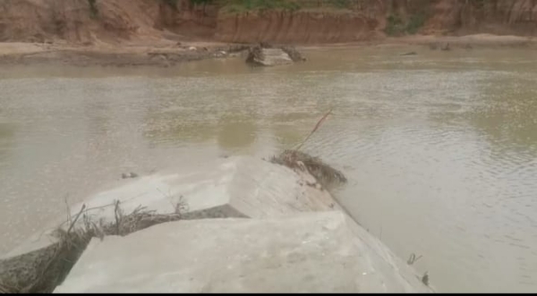 टूटा स्टॉप डैम