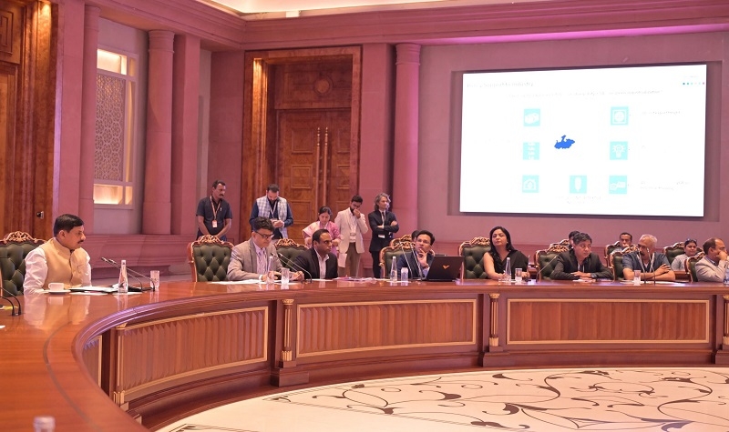 दिल्ली में बीएसएल ग्लोबल आउटरीच समिट-2025 में संबोधित करते हुए मुख्यमंत्री मोहन यादव