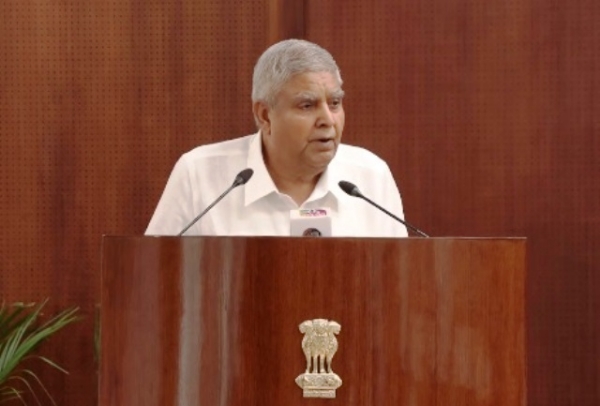 उपराष्ट्रपति जगदीप धनखड़ मंगलवार को कार्यक्रम को संबोधित करते हुए