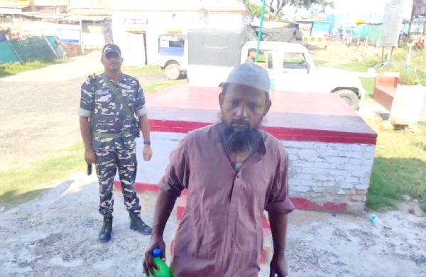 पकड़ा गया बांग्लादेशी नागरिक