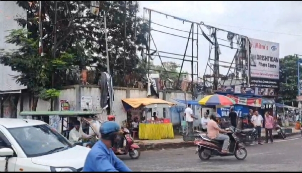 जमशेदपुर में अवैध होर्डिंग