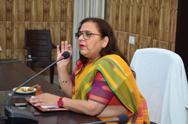 शैक्षिक सत्र की तैयारी को लेकर कुलपति प्रो. पूनम टंडन की अध्यक्षता में महत्वपूर्ण बैठक संपन्न*