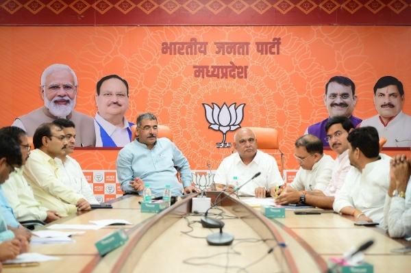 भाजपा प्रदेश अध्यक्ष एवं प्रदेश संगठन महामंत्री ने प्रदेश कार्यालय परिवार के सदस्यों से परिचय प्राप्त कर किया संबोधित