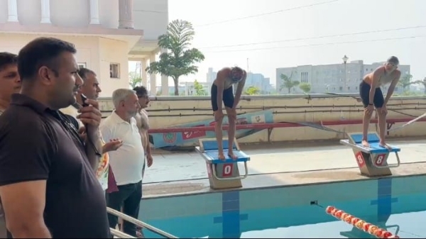बहादुरगढ़ स्थित चैंपियंस एक्वेटिक एकेडमी में चयन प्रक्रिया में भाग लेते हुए तैराक।