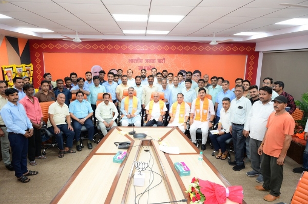 भाजपा प्रदेश अध्यक्ष एवं प्रदेश संगठन महामंत्री ने प्रदेश कार्यालय परिवार के सदस्यों से परिचय प्राप्त कर किया संबोधित