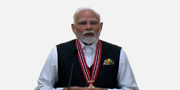 सम्मान समारोह में उदबोधन करते प्रधानमंत्री मोदी