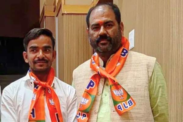 आंवला जिला अध्यक्ष आदेश प्रताप सिंह के साथ भाजपा युवा मोर्चा के मंडल अध्यक्ष प्रदीप यादव