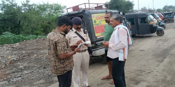 सिवनीः यातायात पुलिस द्वारा स्कूली ऑटो पर कार्रवाई