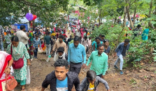 कान्हाईश्वर पहाड़ पर उमड़ा आस्था का सैलाब