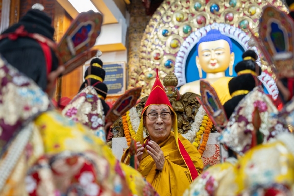 धर्मगुरु दलाई लामा।
