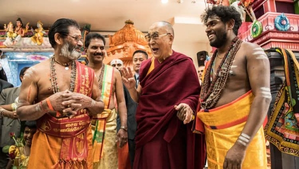 मुख्यमंत्री डॉ हिमंत बिस्व सरमा द्वारा साझा की गई दलाइ लामा की तस्वीर।