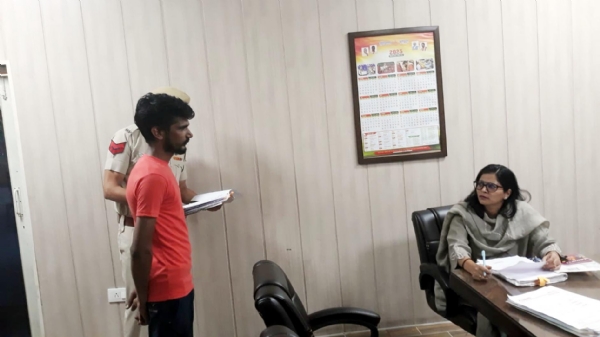 फतेहाबाद। जेल अदालत में सुनवाई करते मुख्य न्यायिक दंडाधिकारी गायत्री।