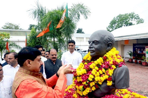 मुख्यमंत्री डॉ. यादव ने पं. श्यामा प्रसाद मुखर्जी की प्रतिमा पर माल्यार्पण कर दी श्रद्धांजलि