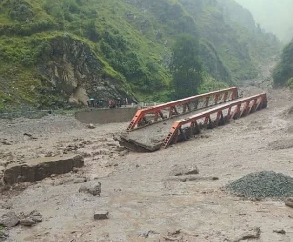 बादल फटने से आई बाढ़