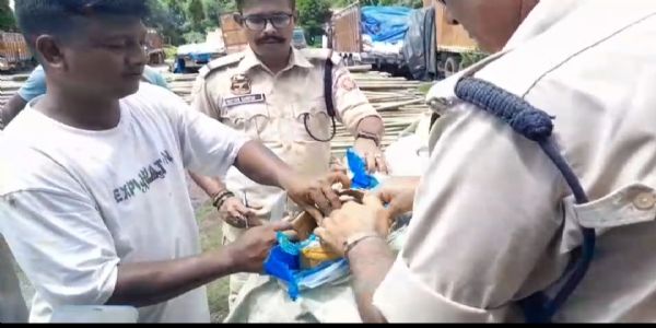 श्रीरामपुर में पुलिस की कार्रवाई में भारी मात्रा में नकली सिगरेट बरामद, दो गिरफ्तार