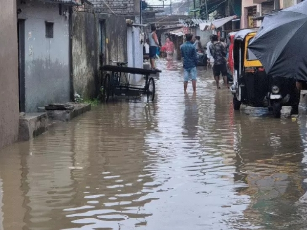कोरबा में लोगों के घरों में घुसा नाली का गंदा पानी, बारिश से जलभराव, कई वार्डों के लोग परेशान; रात भर जागने को मजबूर