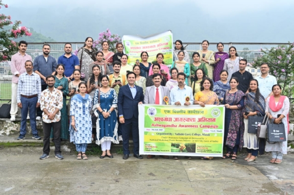 अश्वगंधा जागरूकता अभियान कार्यशाला के प्रतिभागी।