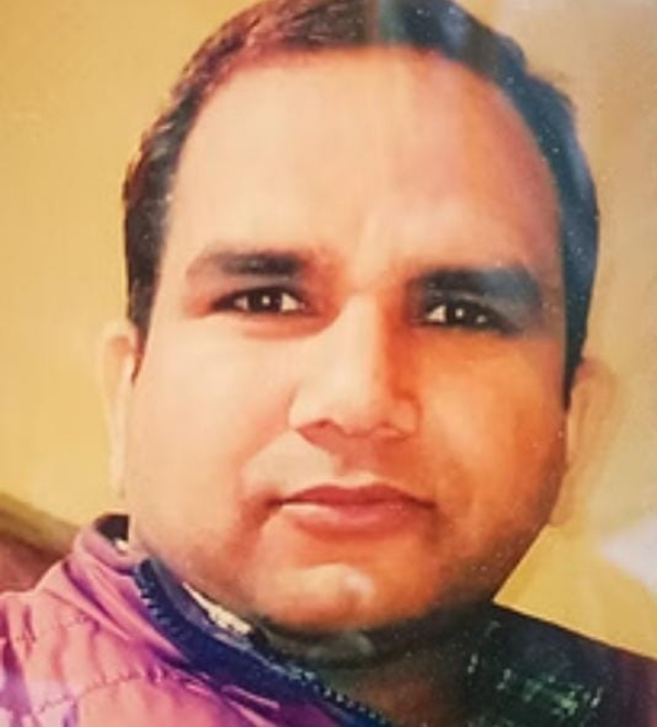 बिलारी स्थित परिषदीय स्कूल के शिक्षक प्रवीण सिंह उर्फ सीटू का फाइल फोटो।
