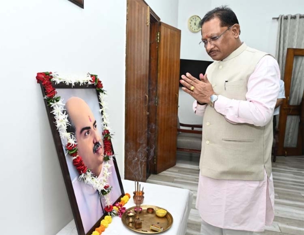 मुख्यमंत्री साय डॉ. श्यामा प्रसाद मुखर्जी की जयंती पर उन्हें श्रद्धांजलि अर्पित की