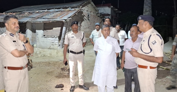 घटना वाले गांव में पहुंचे विधायक खेमका