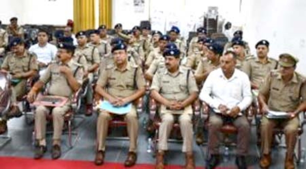 हल्द्वानी में मासिक अपराध गोष्ठी,  उत्कृष्ट कार्य करने वालों को किया सम्मानित