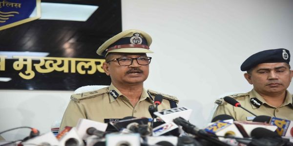 बिहार के डीजीपी विनय कुमार पत्रकार वार्ता के दौरान