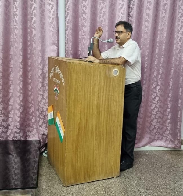सम्बोधित करते