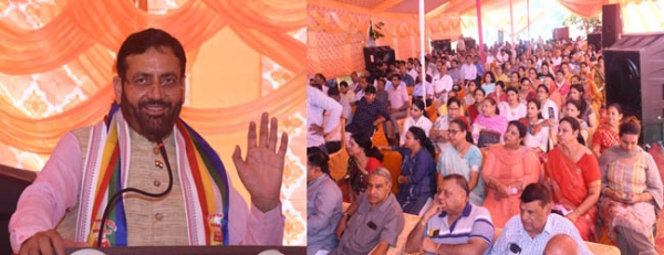 हरियाणा के मुख्यमंत्री नायब सैनी समाराेह काे संबाेधित करते हुए