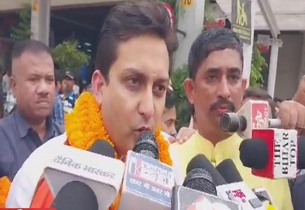 राषटीय मंती रितु्राज सिनहा्