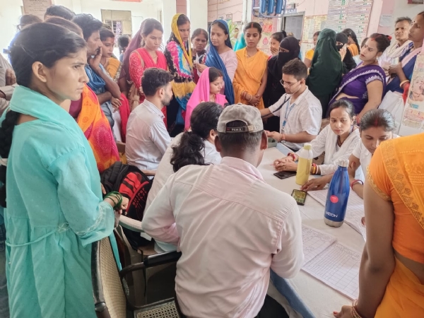 प्रधानमंत्री सुरक्षित मातृत्व अभियान के तहत सैकड़ो  गर्भवतियों की हुई जांच, उमड़ी महिलाओं की भीड़