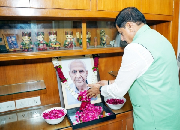 मुख्यमंत्री डॉ. मोहन यादव ने जोधपुर में रेल मंत्री वैष्णव के पिता को श्रद्धांजलि अर्पित की