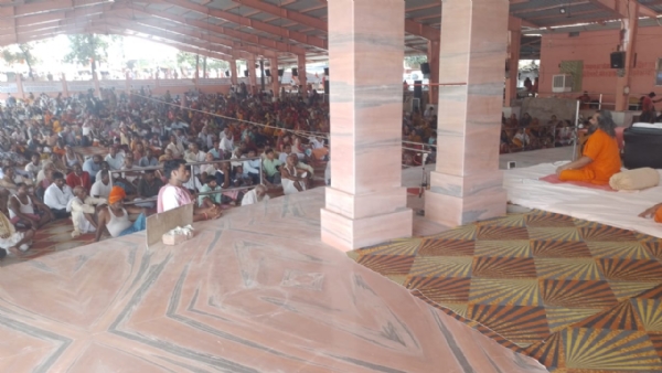 गुरु पूर्णिमा की पूर्व संध्या पर परमहंस आश्रम में आध्यात्मिक सत्संग