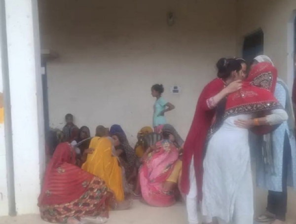 स्कूल वैन की चपेट में आने से मासूम की मौत