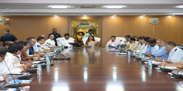 अधिकारी, ग्राउंड लेवल पर जाकर करें योजनाओं की मॉनिटरिंग : मंत्री