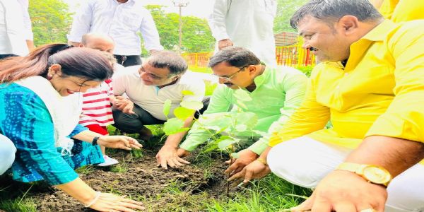 भविष्य की पीढ़ियों के लिए सुरक्षा कवच है पाैधराेपण : क्षेत्रीय अध्यक्ष