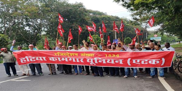 मजदूरों की मांगे नहीं मानी गई तो आंदाेलन होगा और तेज : लालदेव