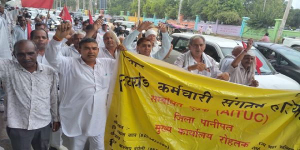 पानीपत में कर्मचारी संगठनों ने किया प्रदर्शन