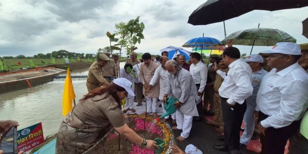 नून नदी तट पर बारिश के बीच हुआ वृहद वृक्षारोपण